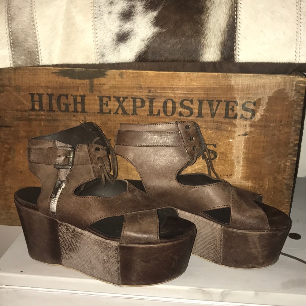 Platform sandals